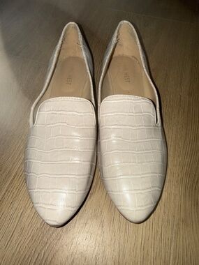 Nine West Cream Croc-Embossed Pointed Loafers
